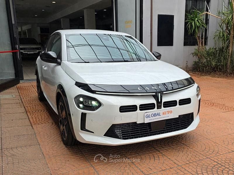 Usata Lancia Ypsilon 101 CV (74 kW) 2025 Bianco Utilitaria