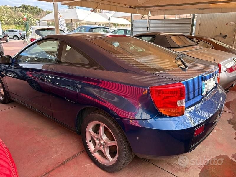 Usata Toyota Celica 142 CV (104 kW) 2001 Blu Coupé
