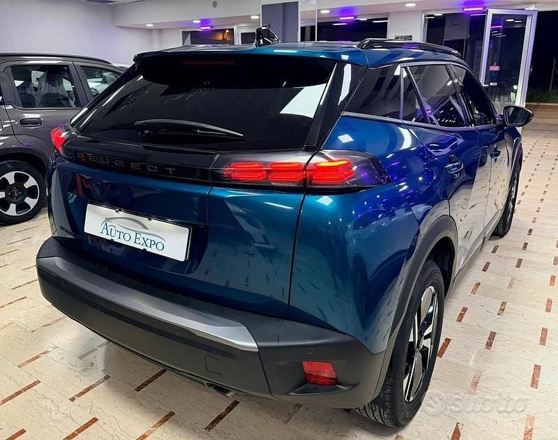 Usata Peugeot 2008 Allure 101 CV (74 kW) 2025 Blu SUV