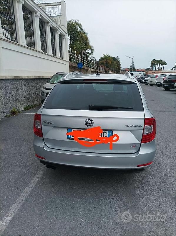 Usata Skoda Superb LAURIN & KLEMENT 170 CV (125 kW) 2013 Grigio Station wagon