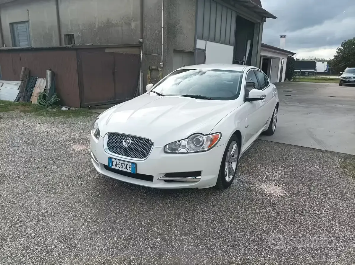 Usata Jaguar XF 207 CV (152 kW) 2010 Bianco Berlina