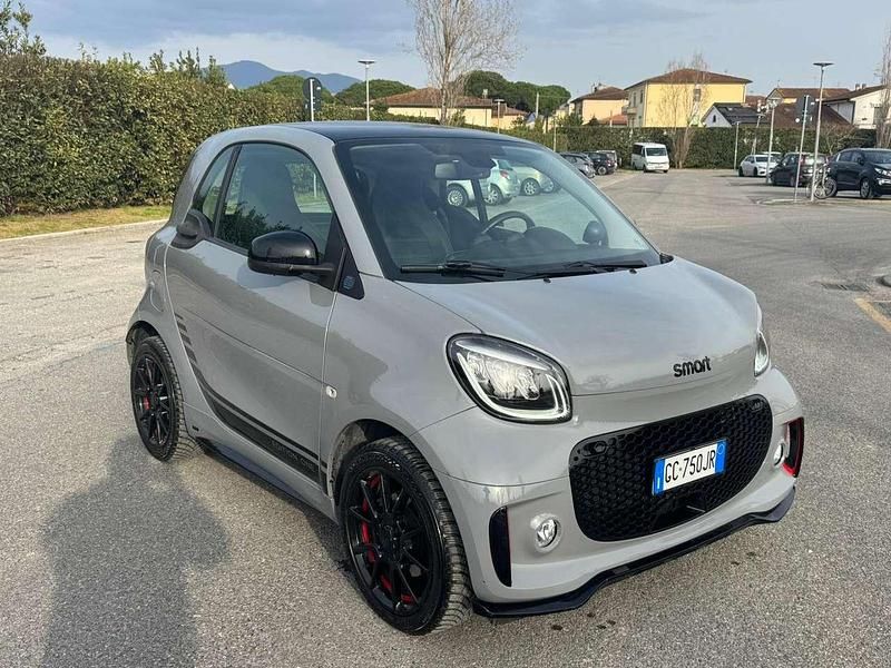 Usata Smart ForTwo Coupé 41 kW (56 CV) 2020 Silver matt Utilitaria