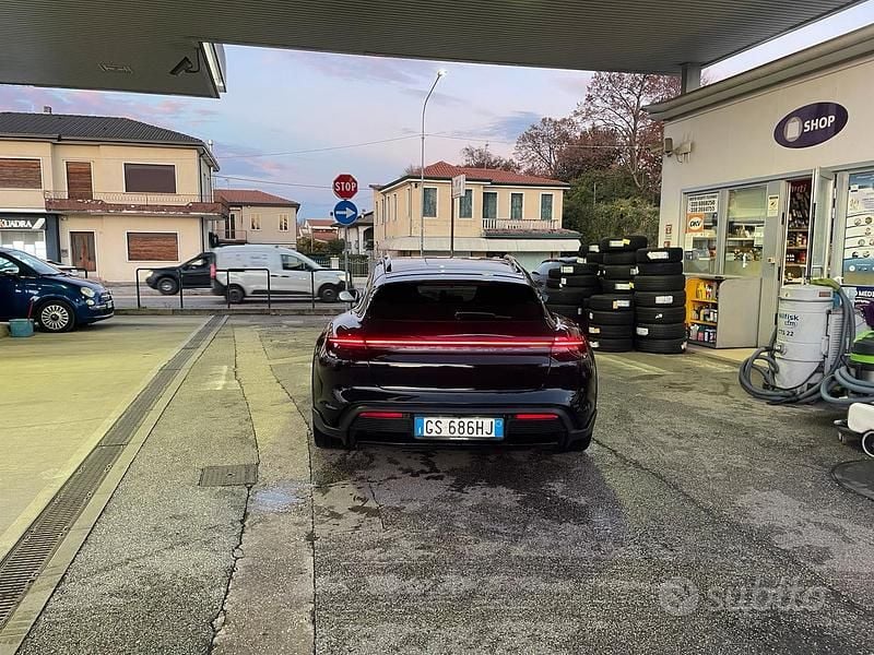 Usata Porsche Taycan Cross Turismo 319 kW (435 CV) 2024 Nero Station wagon