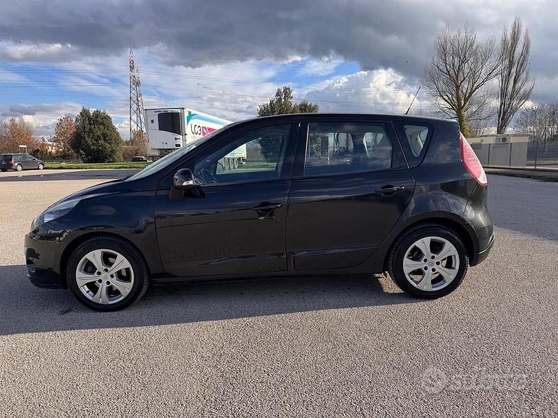 Usata Renault Scénic III Luxe 110 CV (80 kW) 2009 Nero Monovolume