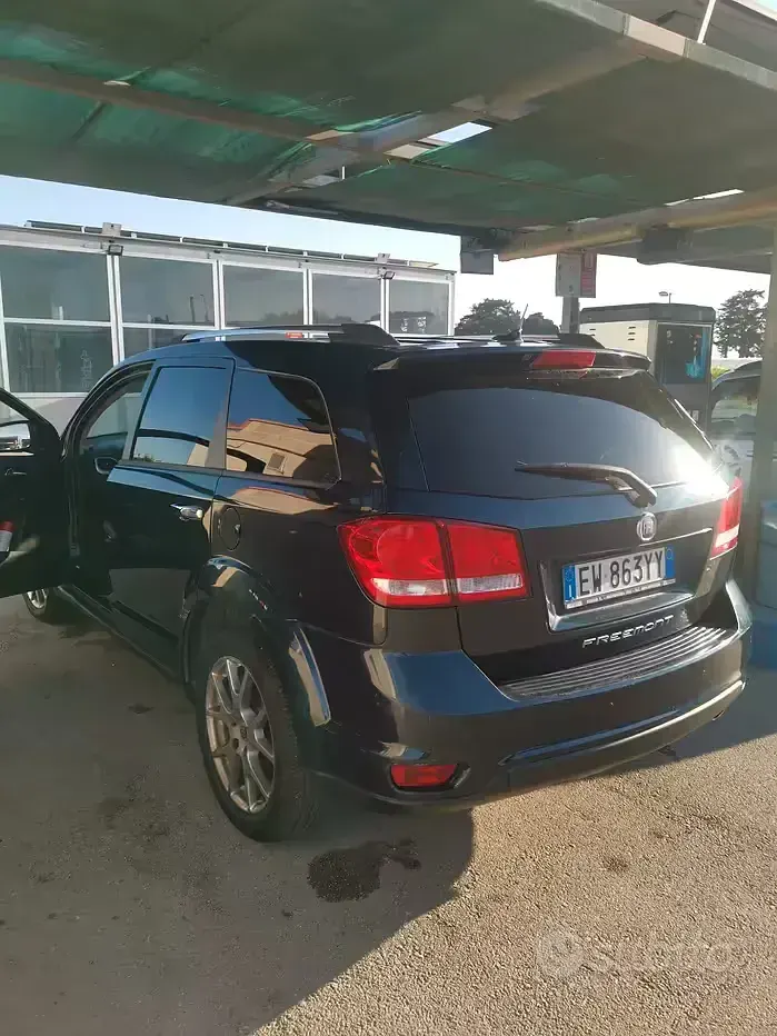 Usata Fiat Freemont Lounge 140 CV (102 kW) 2014 Bluazzurro SUV