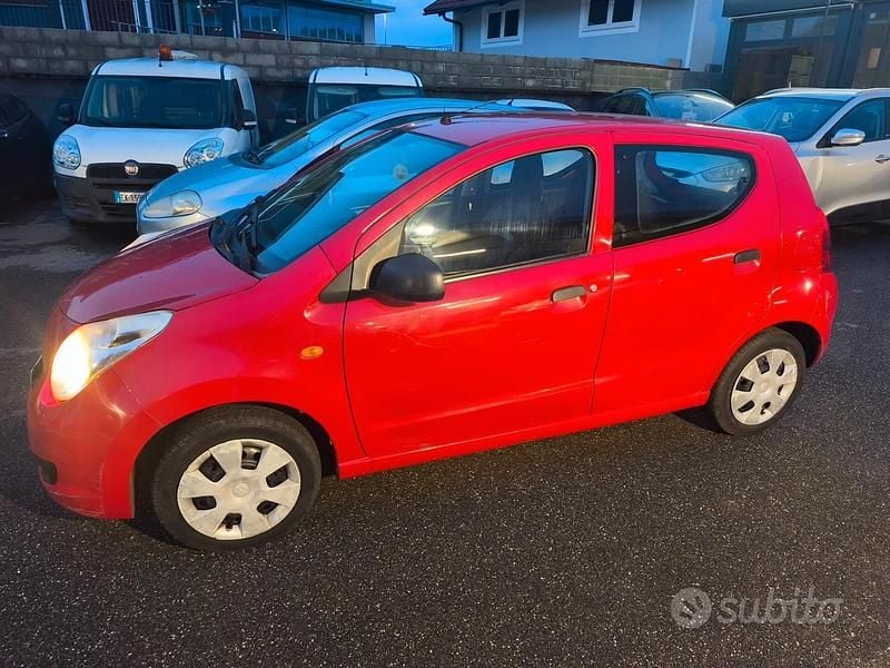Rosso Usata 2011 Suzuki Alto GLX Utilitaria | 2990 € (Buon prezzo) - Immagine 1/4