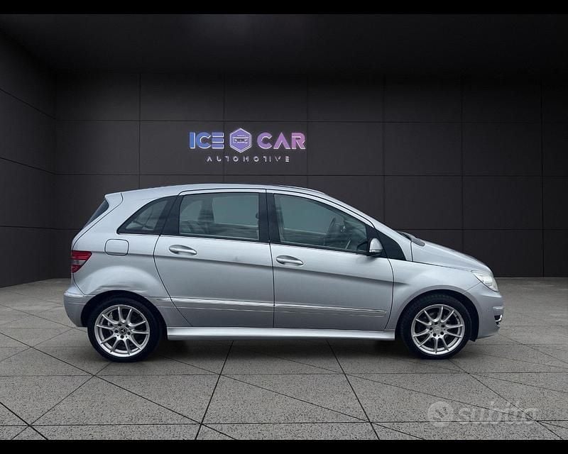 Usata Mercedes B180 109 CV (80 kW) 2009 Grigio Monovolume