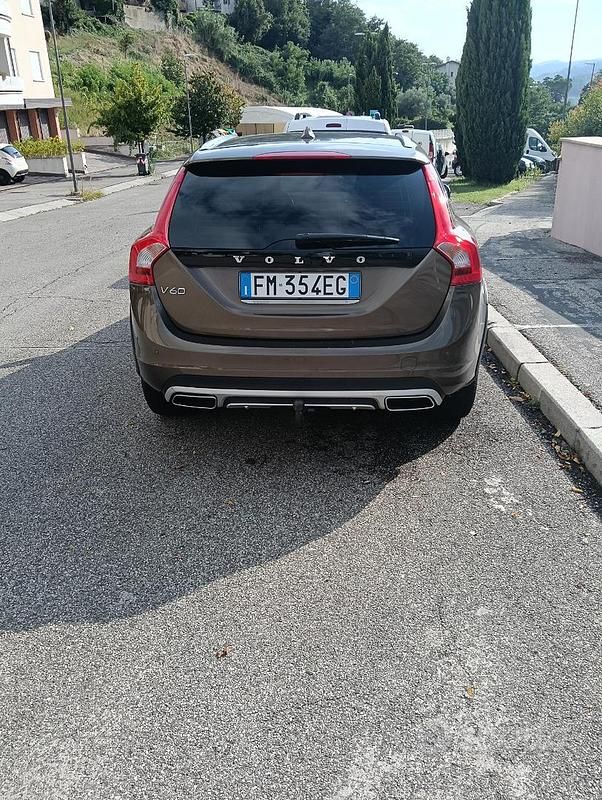 Marrone Usata 2018 Volvo V60 CC Station wagon | 21.000 € (Buon prezzo) - Immagine 1/4