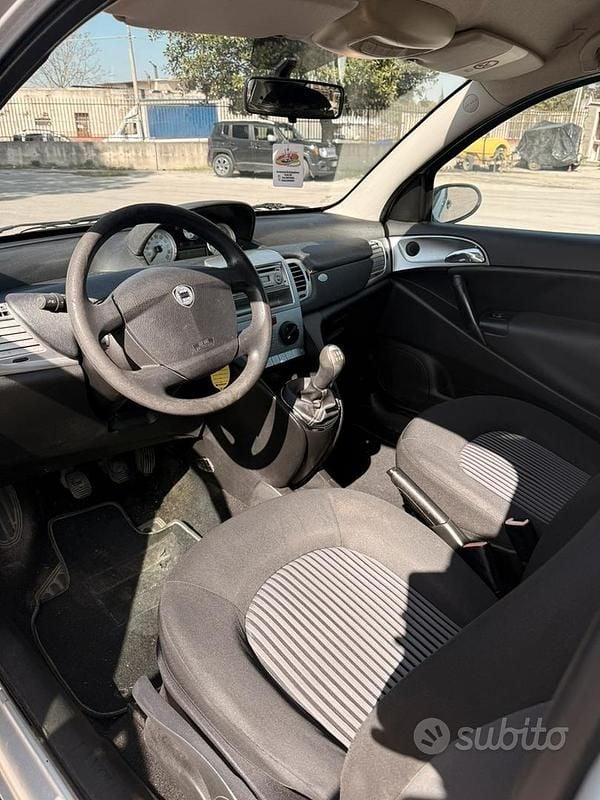 Usata Lancia Ypsilon 75 CV (55 kW) 2008 Grigio Utilitaria