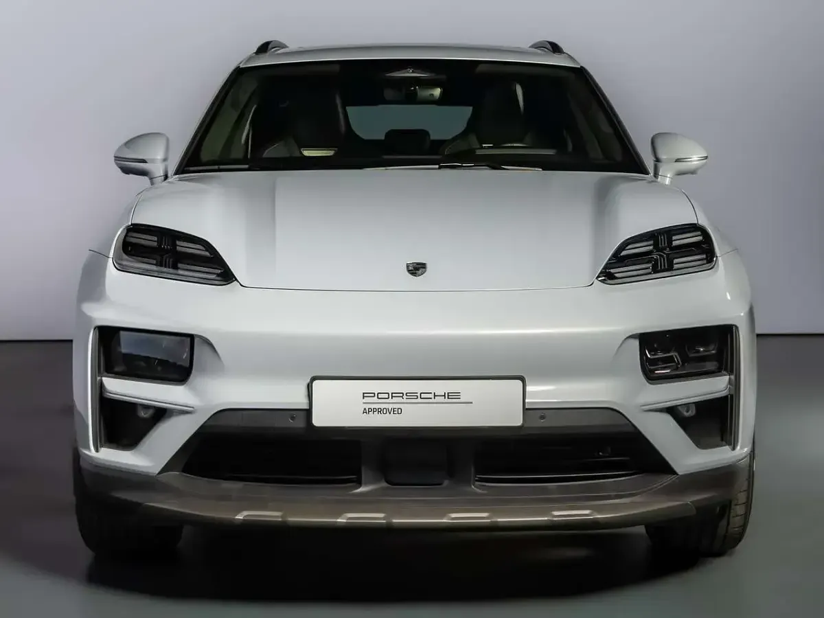 Usata Porsche Macan Turbo 469 kW (639 CV) 2024 Grigio ghiaccio metallizzato SUV