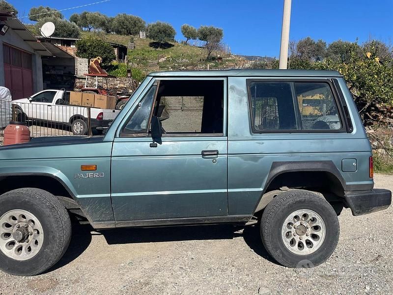 Usata Mitsubishi Pajero 100 CV (73 kW) 1992 Grigio SUV