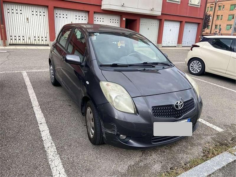 Usata Toyota Yaris Sol 87 CV (63 kW) 2008 Grigio Utilitaria