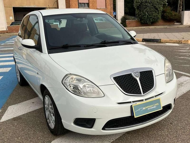 Usata Lancia Ypsilon 60 CV (44 kW) 2009 Bianco Utilitaria