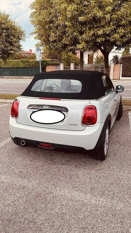 Usata Mini Cooper Cabriolet Hype 136 CV (100 kW) 2020 Argento Cabrio
