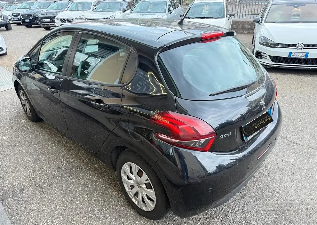 Usata Peugeot 208 Allure 75 CV (55 kW) 2018 Nero Utilitaria