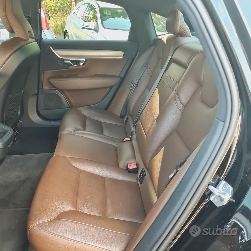Usata Volvo S90 Momentum 190 CV (139 kW) 2019 Nero Berlina