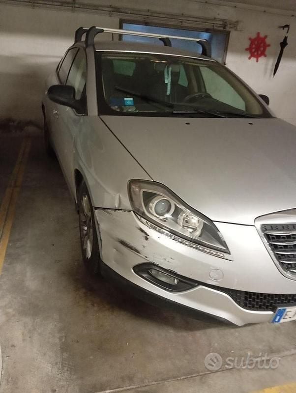 Usata Lancia Delta 120 CV (88 kW) 2011 Grigio Utilitaria