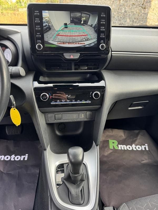 Usata Toyota Yaris Hybrid Active 92 CV (67 kW) 2023 Beige Station wagon