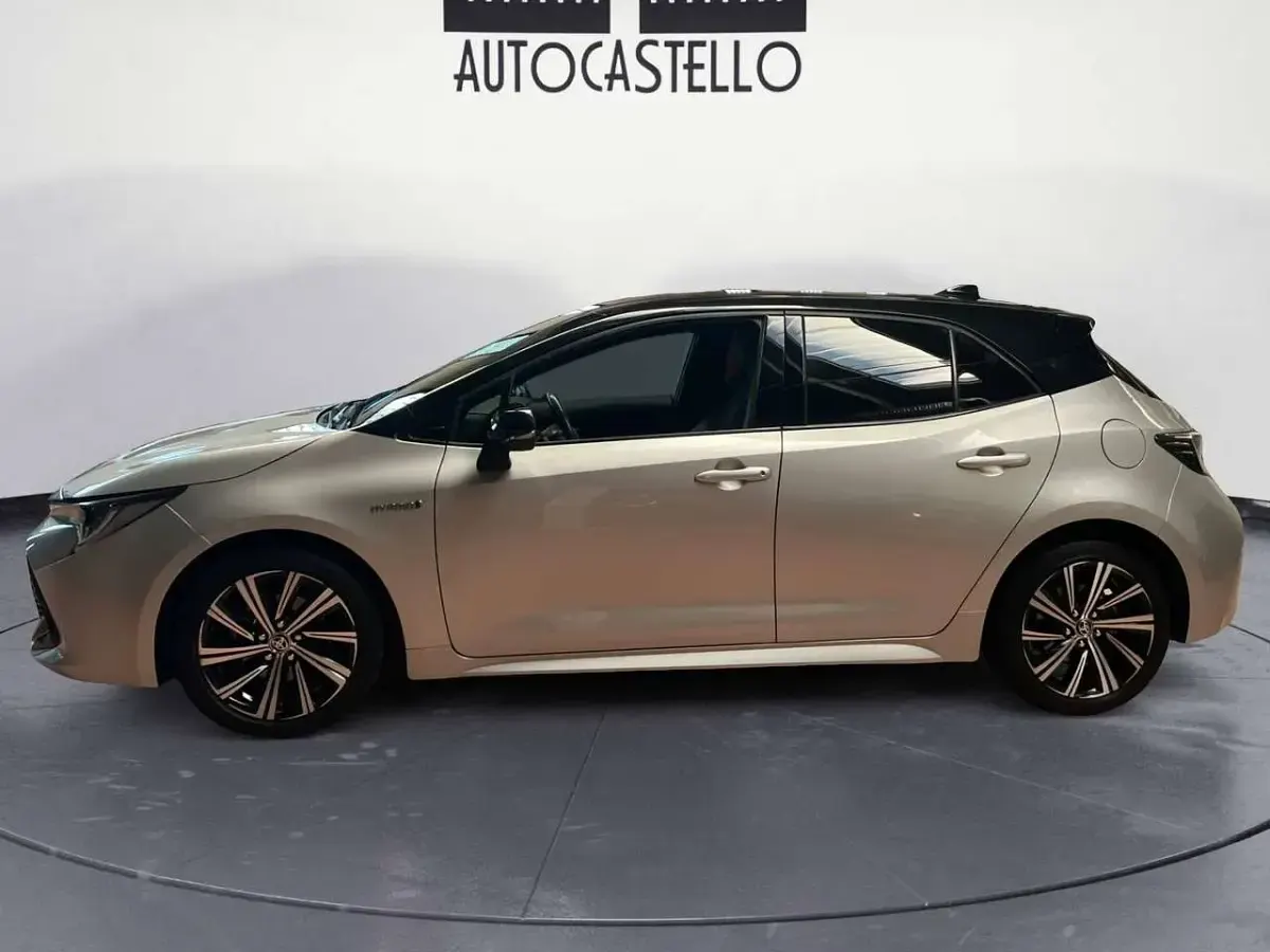 Usata Toyota Corolla Style 98 CV (72 kW) 2021 Argento Berlina