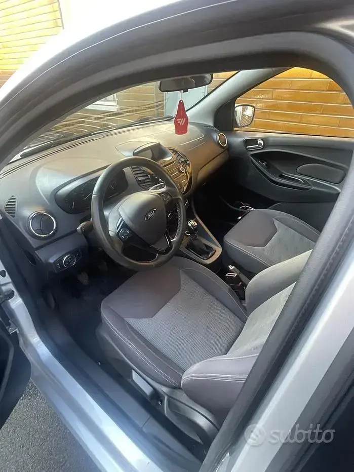 Begagnad Ford Ka Plus 86 HK (63 kW) 2017 Grå Halvkombi
