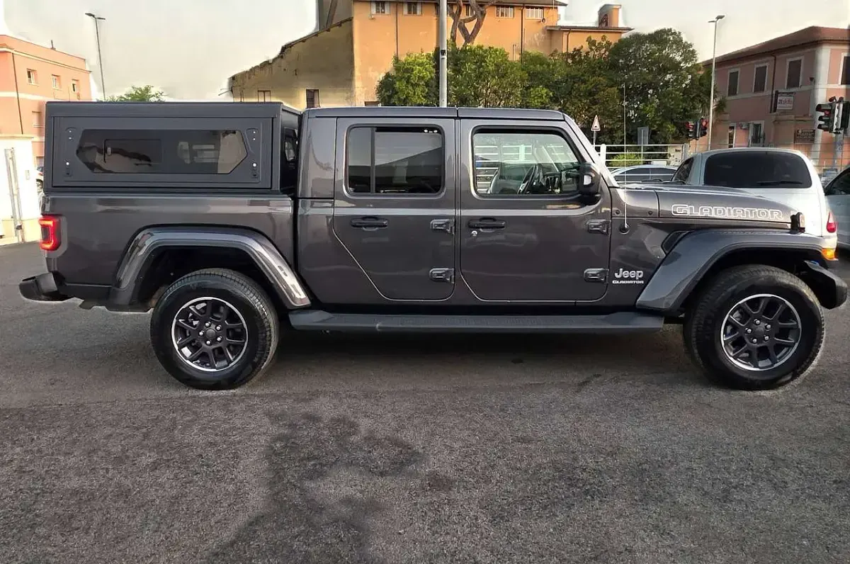 Usata Jeep Gladiator 264 CV (194 kW) 2021 Grigio Pick-up