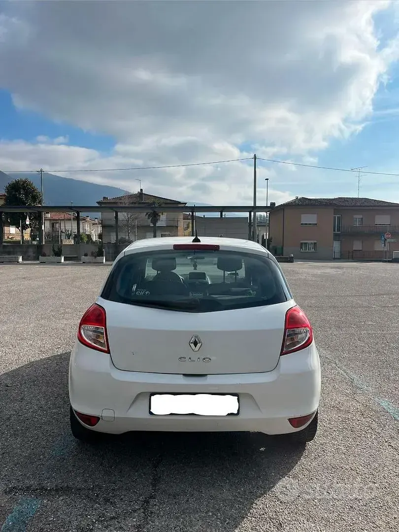 Usata Renault Clio 58 CV (42 kW) 2011 Bianco Utilitaria