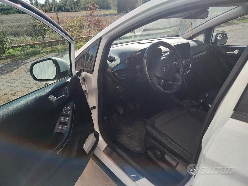 Usata Ford Fiesta Active 85 CV (62 kW) 2018 Bianco Utilitaria