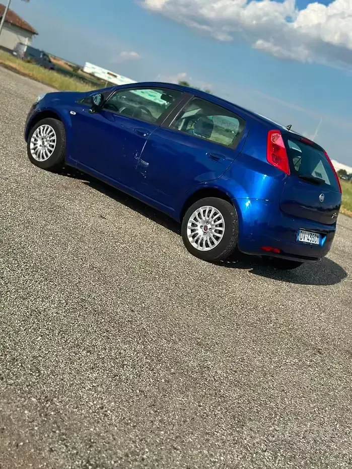 Usata Fiat Grande Punto Active 77 CV (56 kW) 2009 Bluazzurro Utilitaria