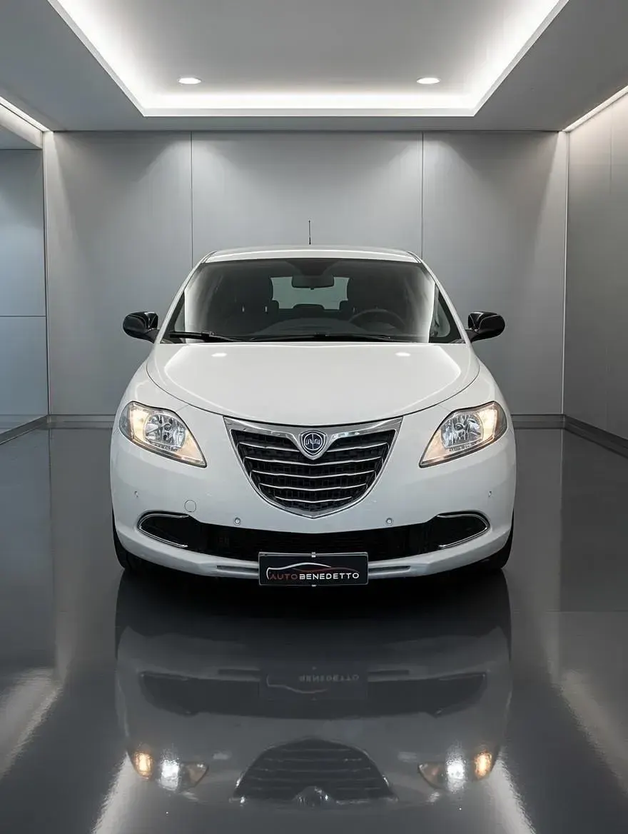 Usata Lancia Ypsilon Gold 95 CV (69 kW) 2011 Bianco Utilitaria