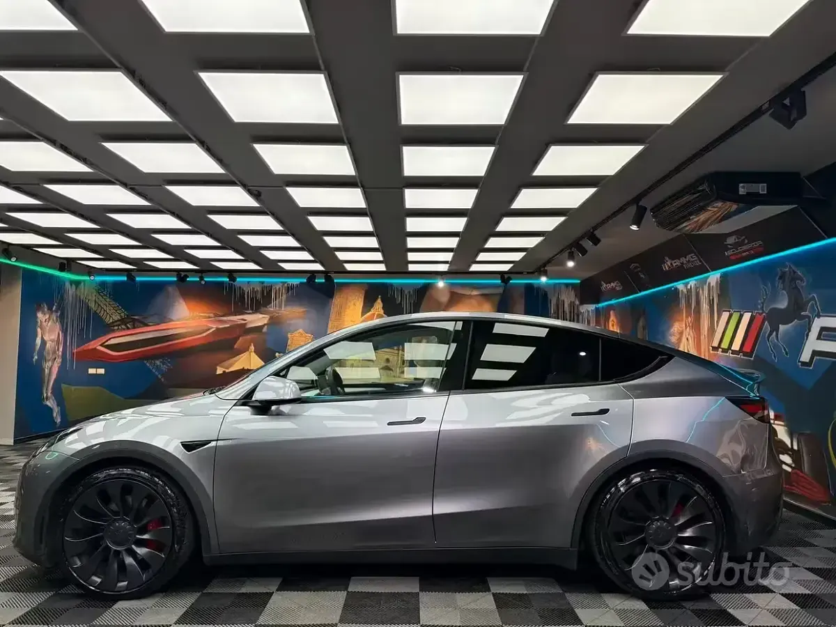 Usata Tesla Model Y Performance 338 kW (460 CV) 2023 Grigio SUV