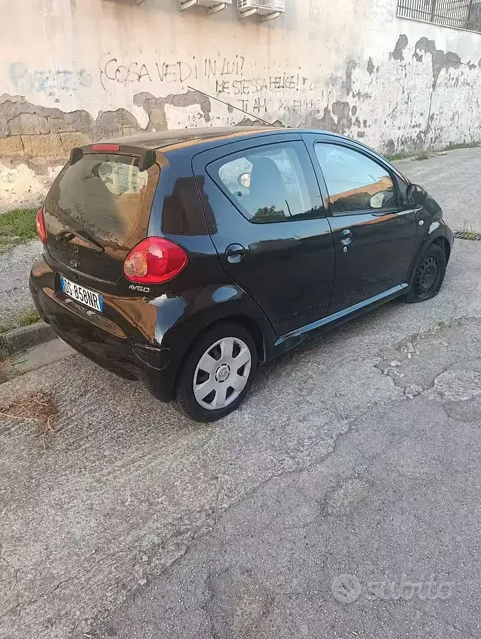 Usata Toyota Aygo 68 CV (50 kW) 2008 Nero Utilitaria