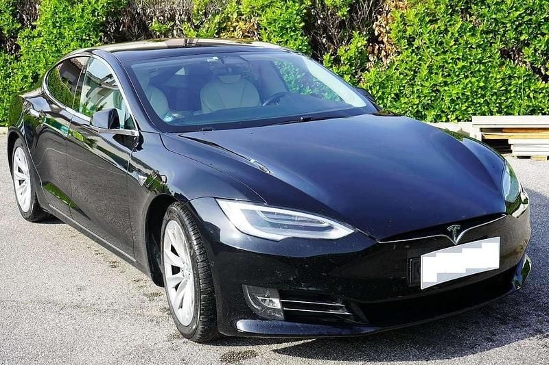 Occasion Tesla Model S 135 kW (184 ch) 2018 Noir Citadine