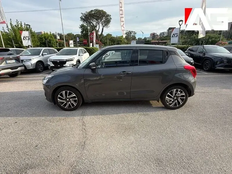 Usata Suzuki Swift 83 CV (61 kW) 2024 Grigio Utilitaria