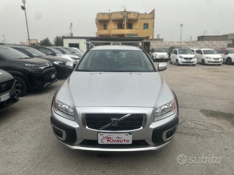 Grigio(met.) Usata 2008 Volvo XC70 Summum SUV | 4900 € (Buon prezzo) - Immagine 1/4