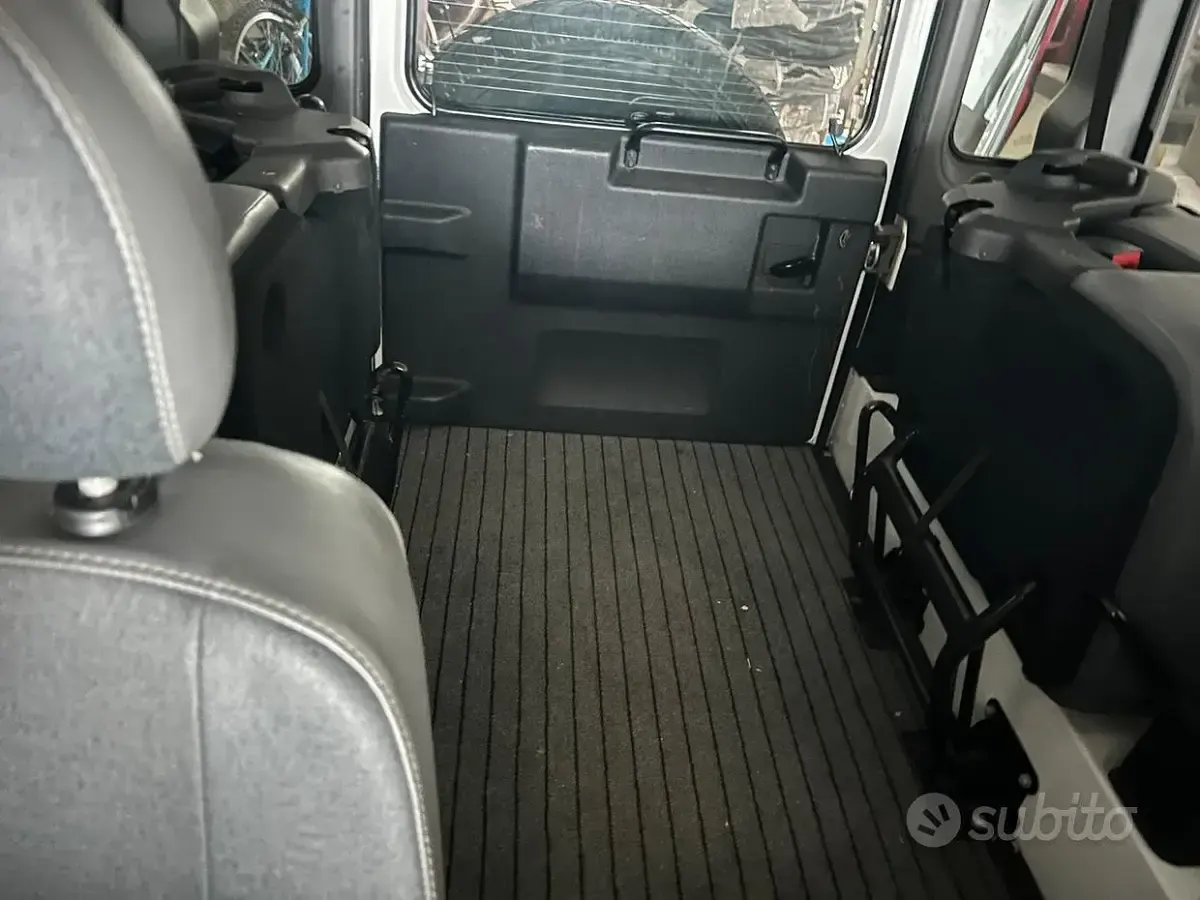Usata Land Rover Defender 2012 Bianco SUV