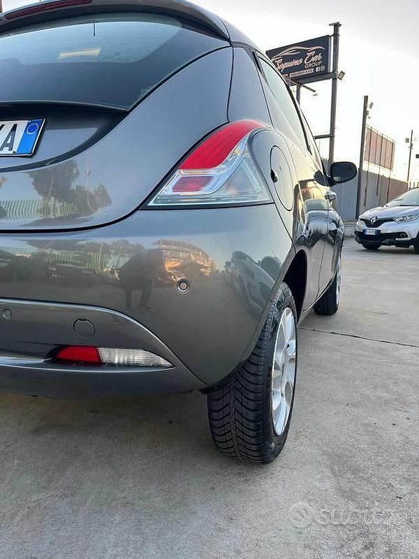 Usata Lancia Ypsilon Platinum 85 CV (62 kW) 2016 Grigio scuro Utilitaria