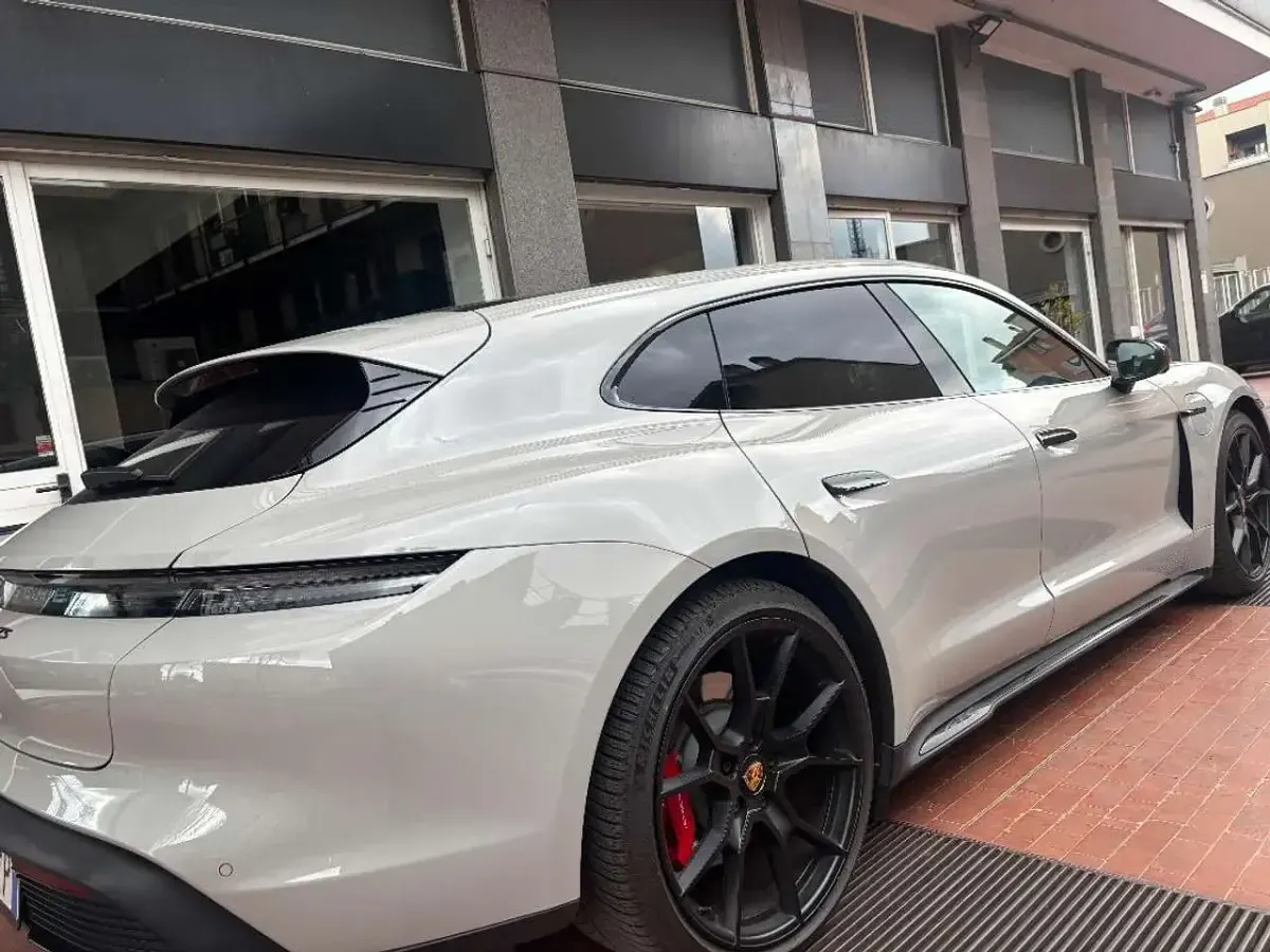 Usata Porsche Taycan Sport Turismo 470 kW (640 CV) 2022 Grigio Berlina