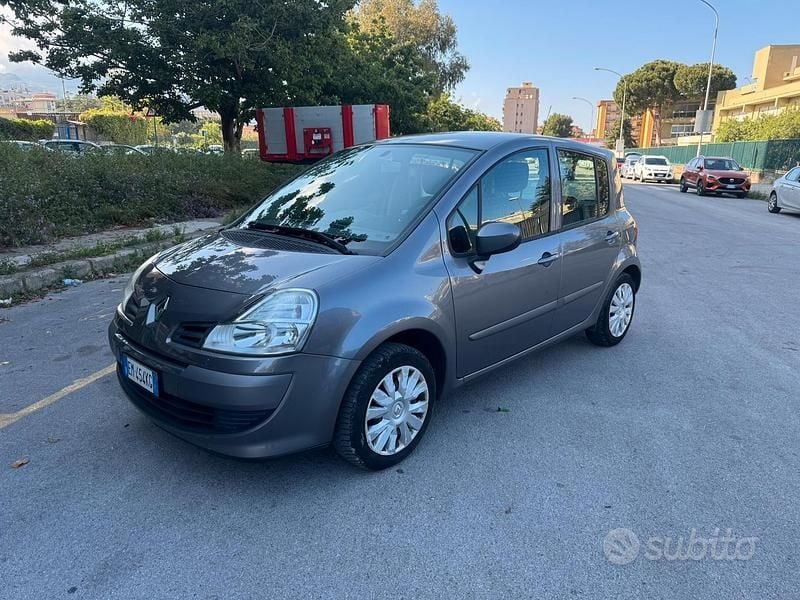 Usata Renault Modus 75 CV (55 kW) 2012 Grigio Monovolume