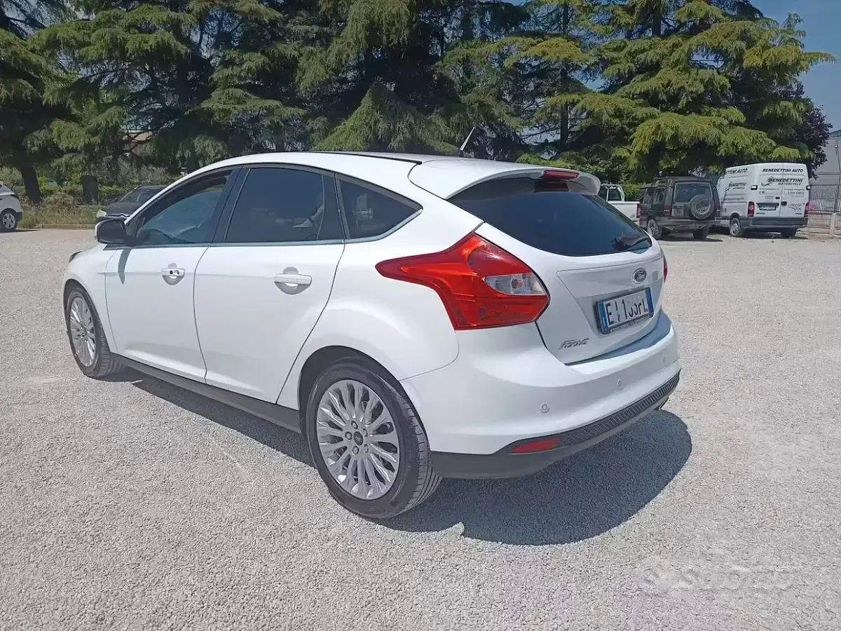 Usata Ford Focus 150 CV (110 kW) 2011 Bianco Berlina