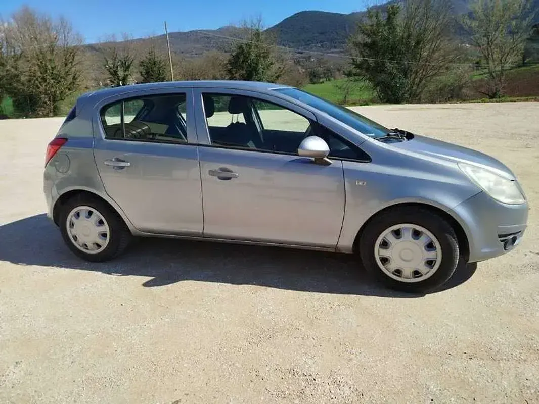 Usata Opel Corsa Enjoy 80 CV (58 kW) 2009 Utilitaria