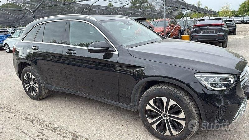 Usata Mercedes GLC300e Business 211 CV (155 kW) 2022 Nero SUV
