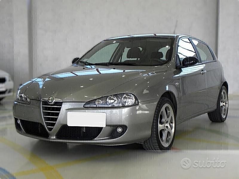 Usata Alfa Romeo 147 150 CV (110 kW) 2006 Grigio Utilitaria