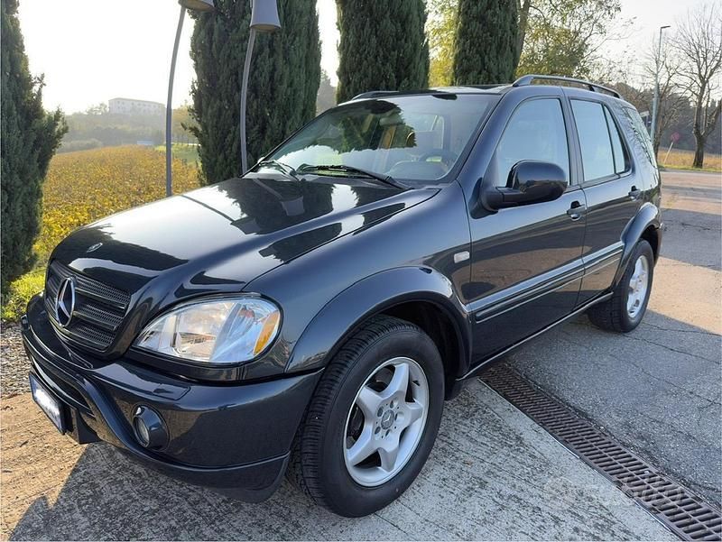 Blu/azzurro Usata 2001 Mercedes ML500 AMG SUV | 10.000 € - Immagine 1/4