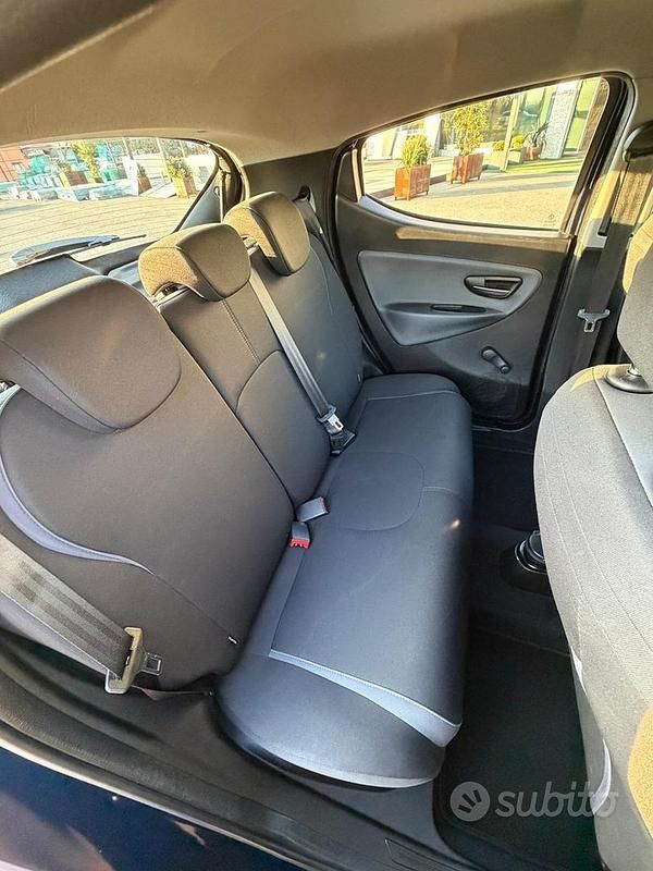 Usata Lancia Ypsilon Silver 80 CV (58 kW) 2017 Blu Utilitaria