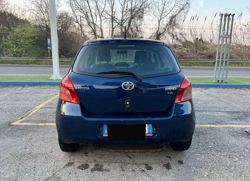 Usata Toyota Yaris Sol 69 CV (50 kW) 2007 Blu/azzurro Utilitaria