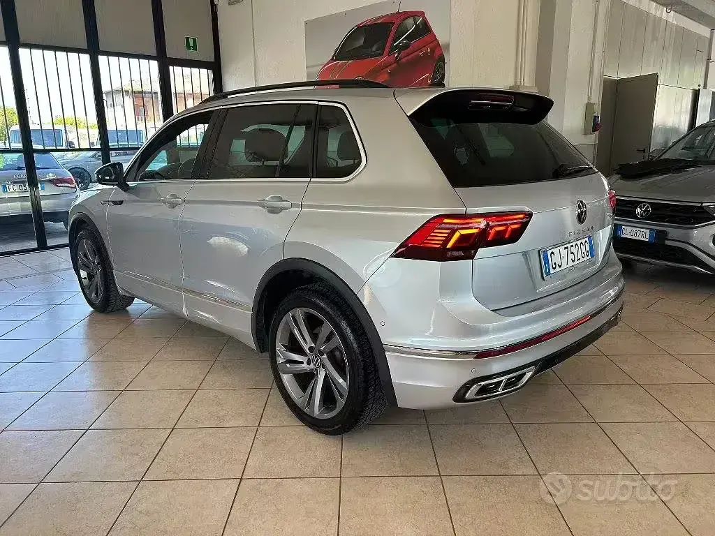 Usata VW Tiguan R-line 150 CV (110 kW) 2022 Grigio SUV