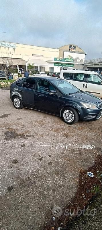 Usata Ford Focus 100 CV (73 kW) 2009 Grigio Berlina