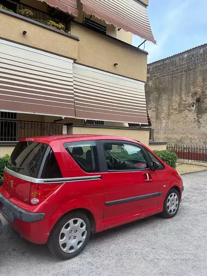 Usata Peugeot 1007 73 CV (53 kW) 2005 Rosso Monovolume