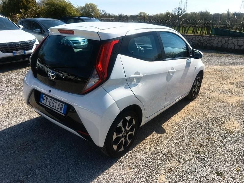 Usata Toyota Aygo 72 CV (52 kW) 2019 Bianco Utilitaria