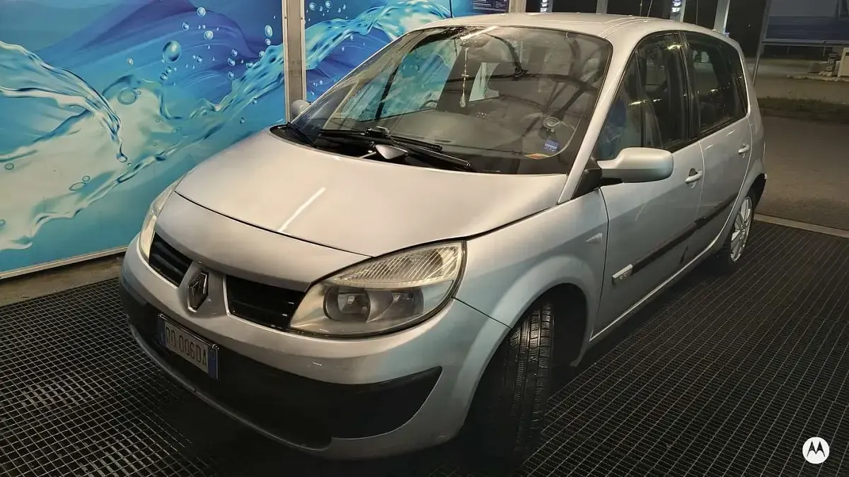 Usata Renault Scénic II Exception 106 CV (77 kW) 2006 Monovolume